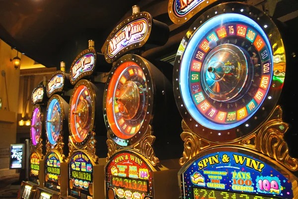 juara303 mobile app home screen showing live-dealer tables and slot games